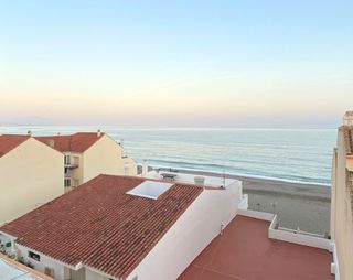 Piso frontal al mar con terraza