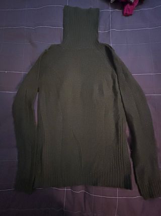 Jersey verde cuello alto trenzado