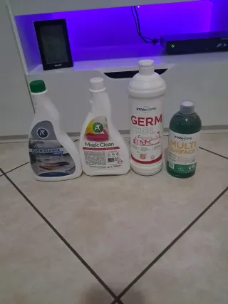 Set prodotti per la pulizia casa