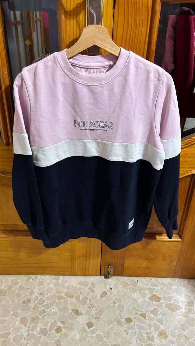 Sudadera Pull&Bear rosa, blanca y azul