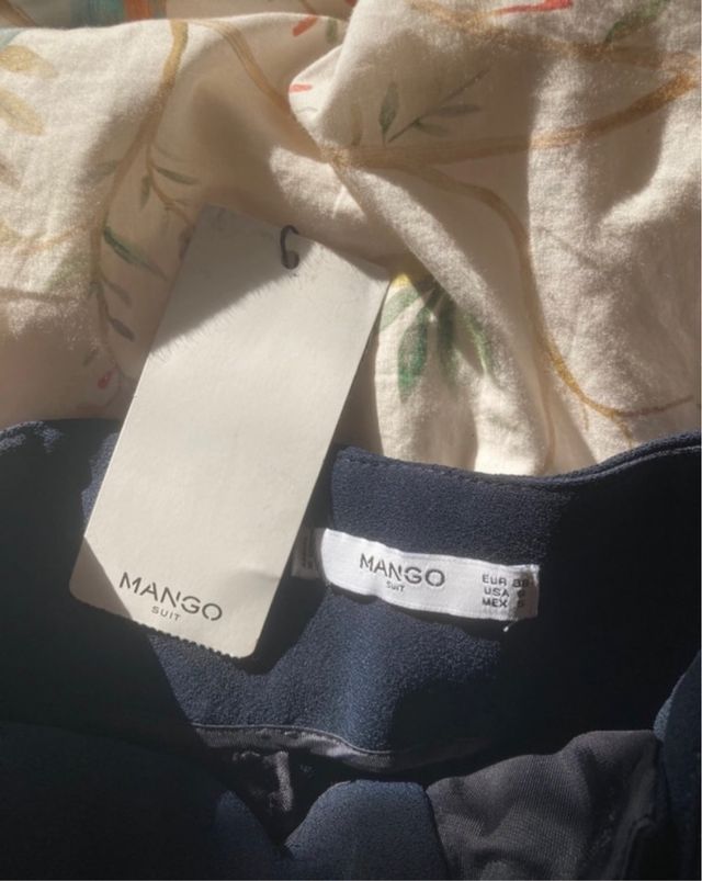 Pantalón azul marino con cinturón