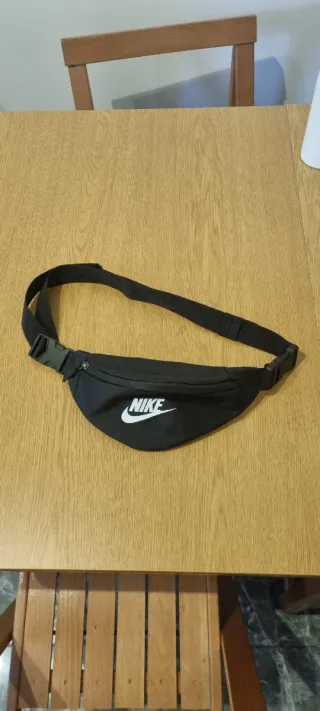 Riñonera Nike Negra