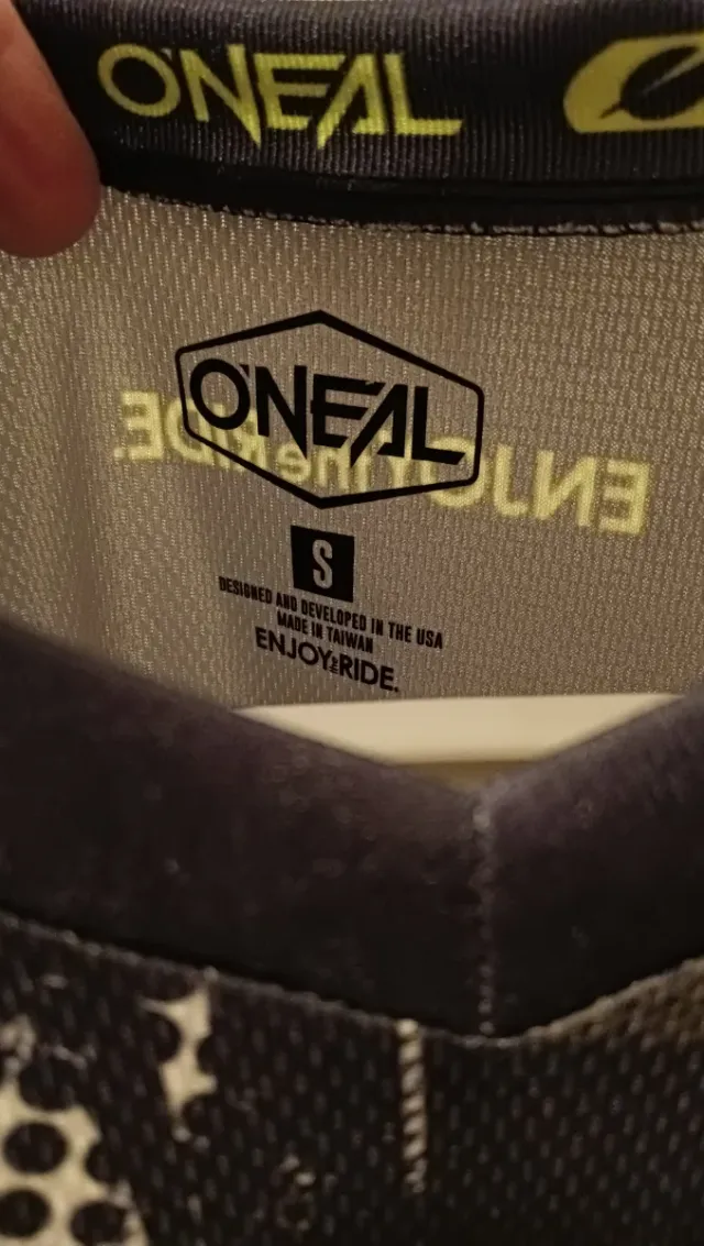 Pantalones Motocross O'Neal y camiseta.