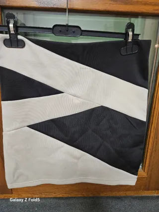 Minigonna Tally Weijl beige e nera