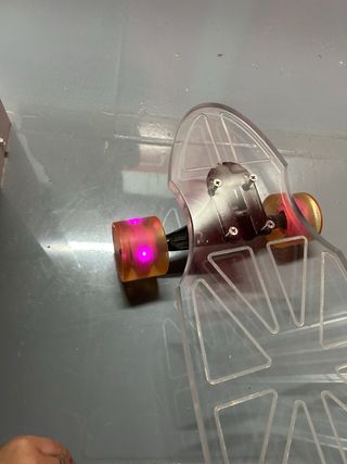 Longboard Transparente con Ruedas LED