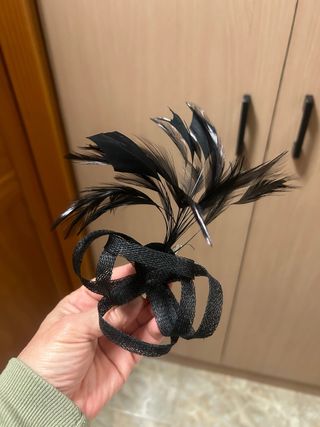 Broche tocado plumas negro