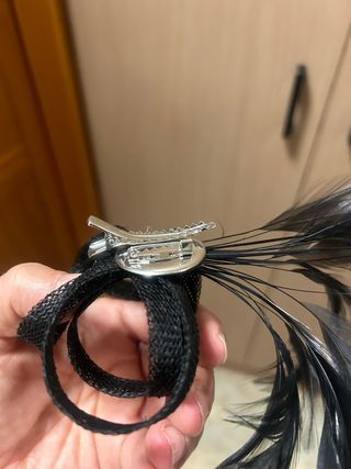 Broche tocado plumas negro