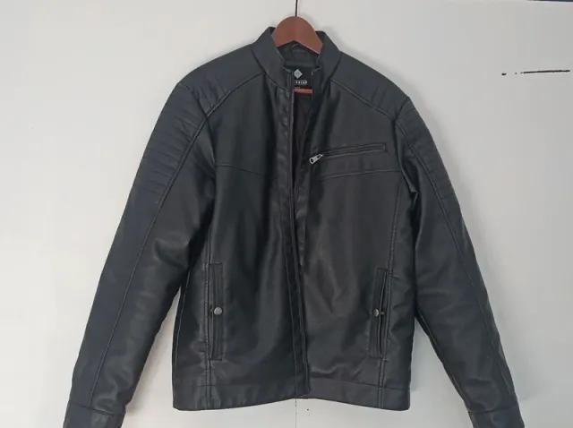 Chaqueta motera cuero sintético