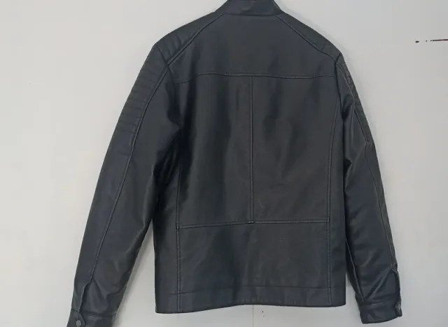 Chaqueta motera cuero sintético