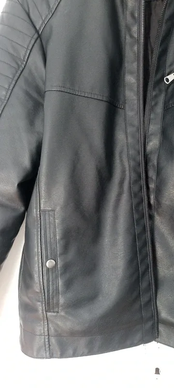 Chaqueta motera cuero sintético