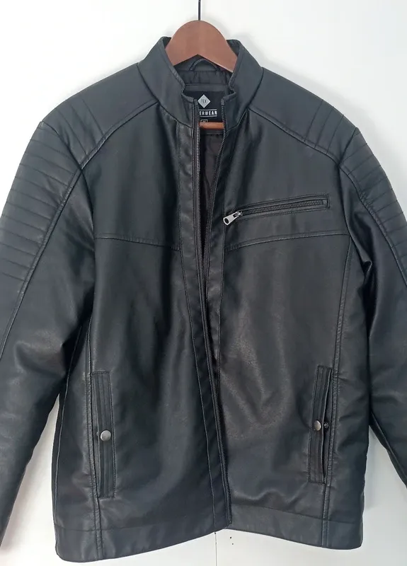 Chaqueta motera cuero sintético