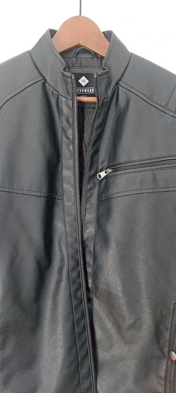 Chaqueta motera cuero sintético