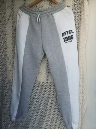 Sudadera OFFICIAL gris y blanca