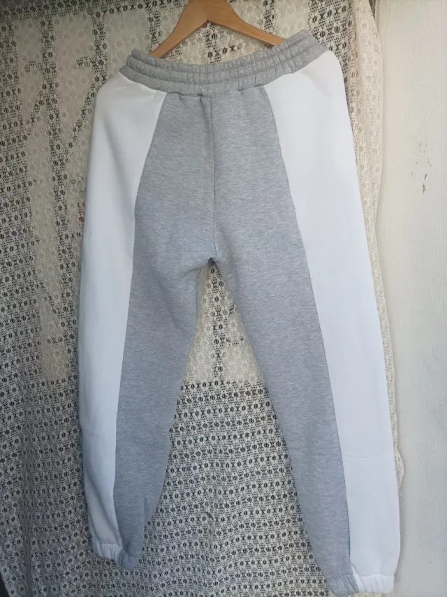 Sudadera OFFICIAL gris y blanca