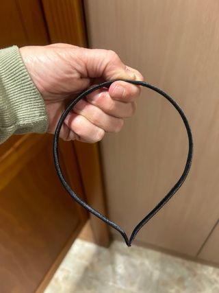 Tocado negro de malla con lazo