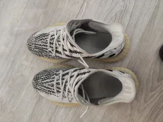 Adidas Yeezy 350 Zebra