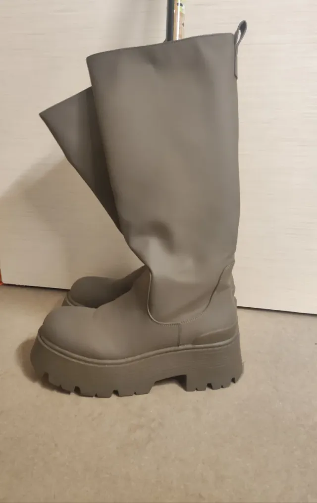 Botas altas caqui Usadas una vez