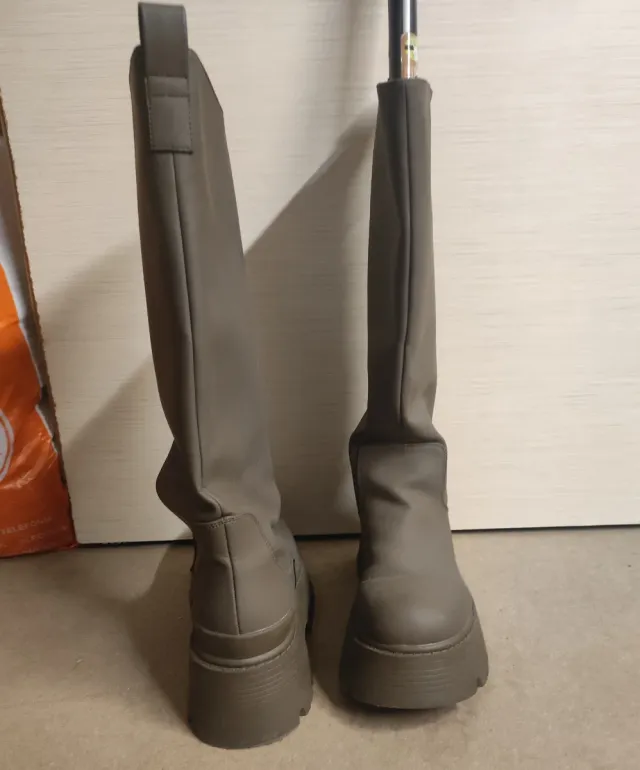 Botas altas caqui Usadas una vez