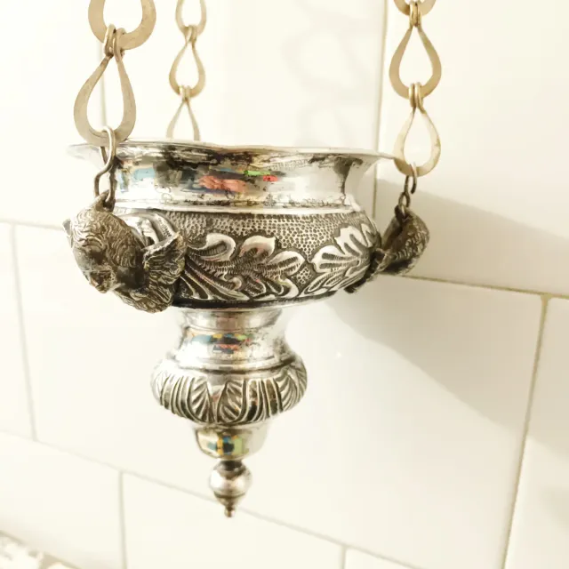 Lampara votiba antigua con ángeles