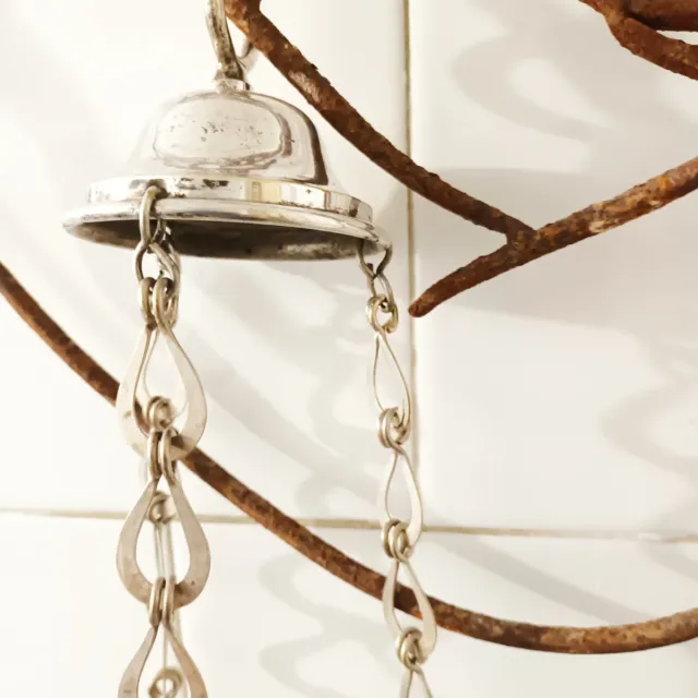 Lampara votiba antigua con ángeles