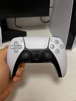 PS5 NUEVA con Lector + PS Plus