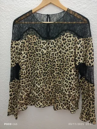 Blusa manga larga con encaje
