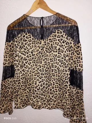 Blusa manga larga con encaje