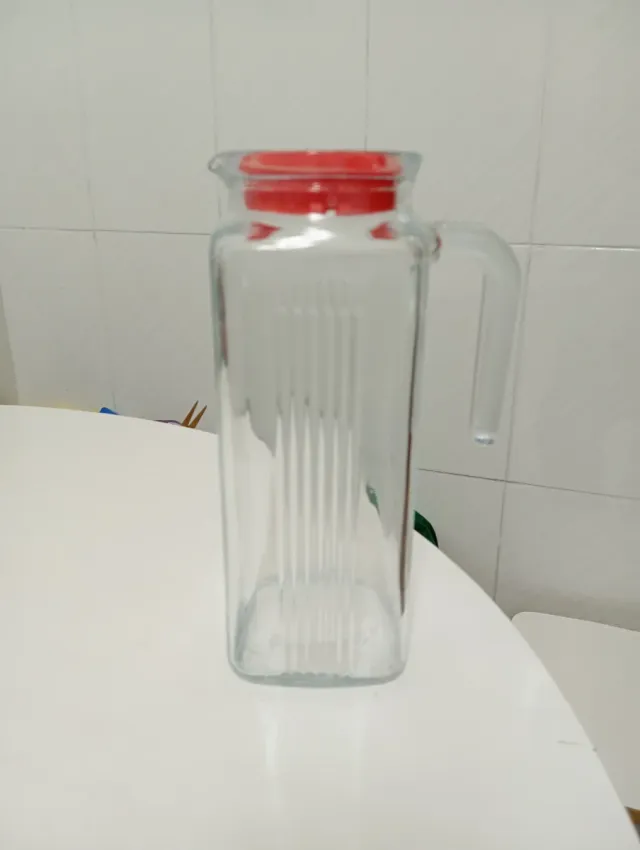 Jarra para agua de vidrio - cuadrada.