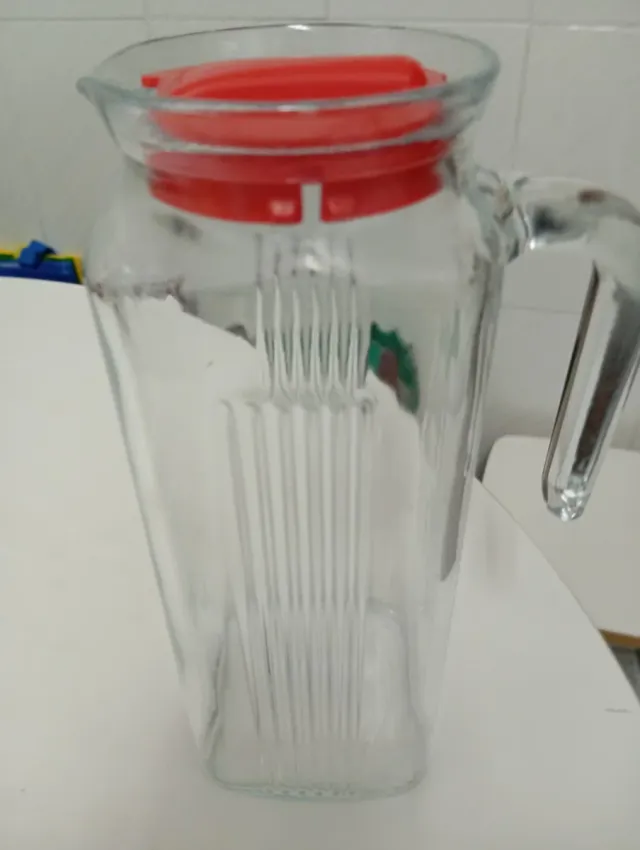 Jarra para agua de vidrio - cuadrada.