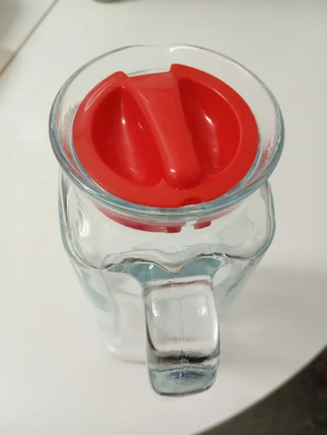 Jarra para agua de vidrio - cuadrada.