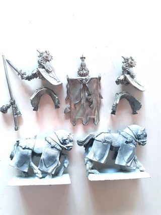 Warhammer Fantasy Bretonnia 2 Standard Bearer