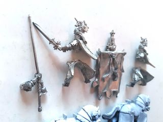 Warhammer Fantasy Bretonnia 2 Standard Bearer