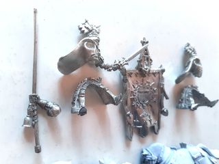 Warhammer Fantasy Bretonnia 2 Standard Bearer