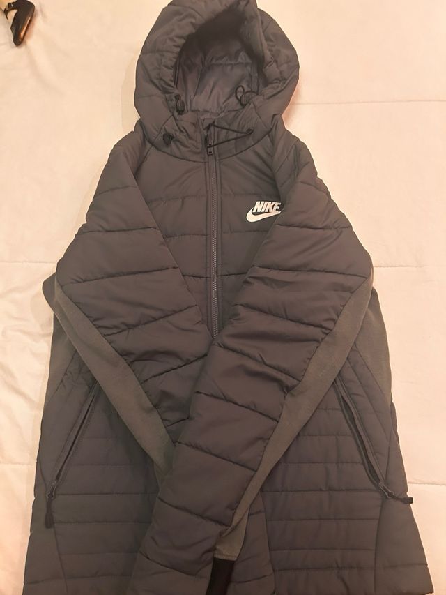 Chaqueta acolchada Nike gris y negra