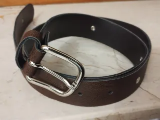 Cintura in ecopelle marrone con fibbia argento