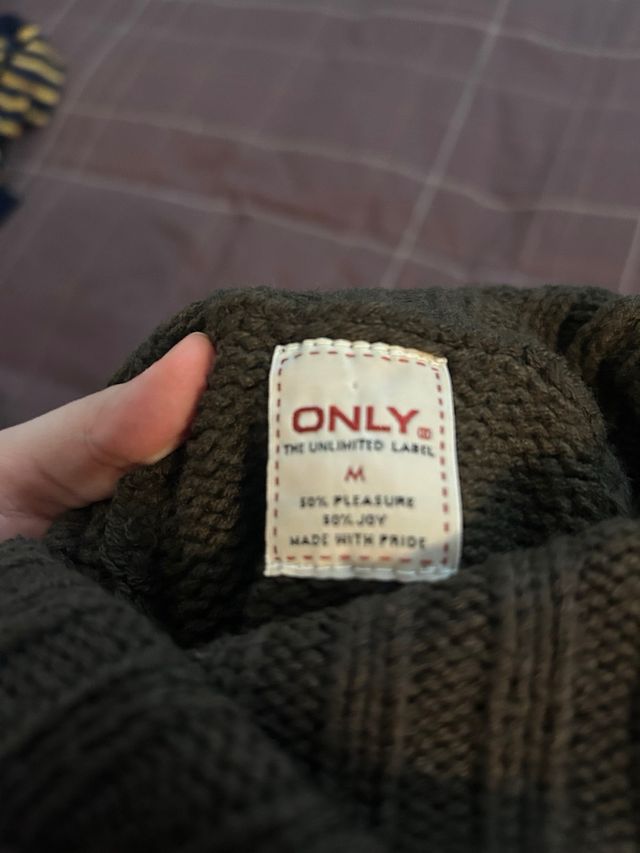 Jersey verde cuello alto