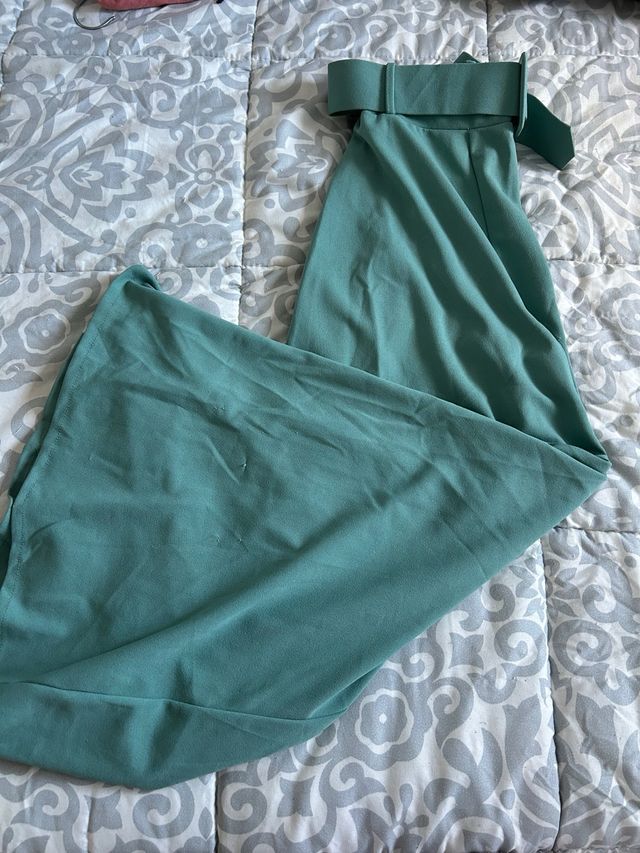 Pantalón ancho tipo falda verde