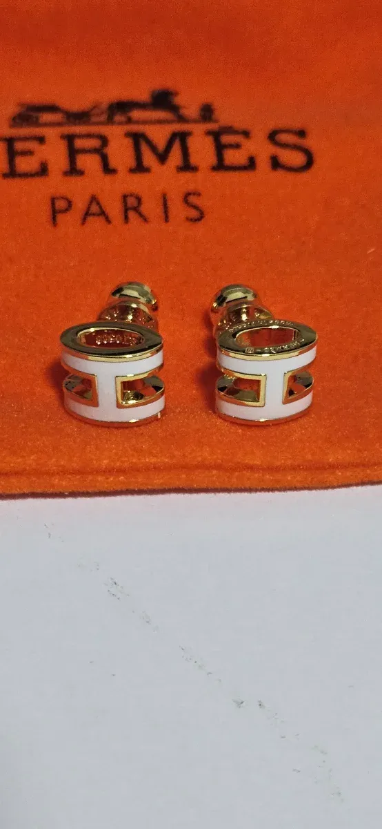 Pendientes Hermès H Dorados y Blancos