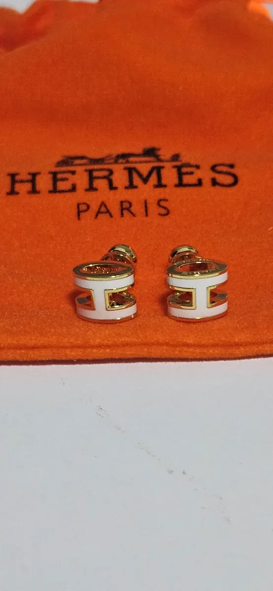 Pendientes Hermès H Dorados y Blancos