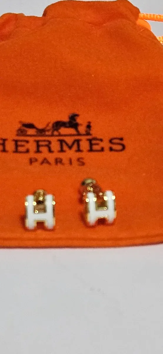 Pendientes Hermès H Dorados y Blancos