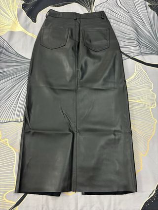 Falda larga cuero Stradivarius T.32