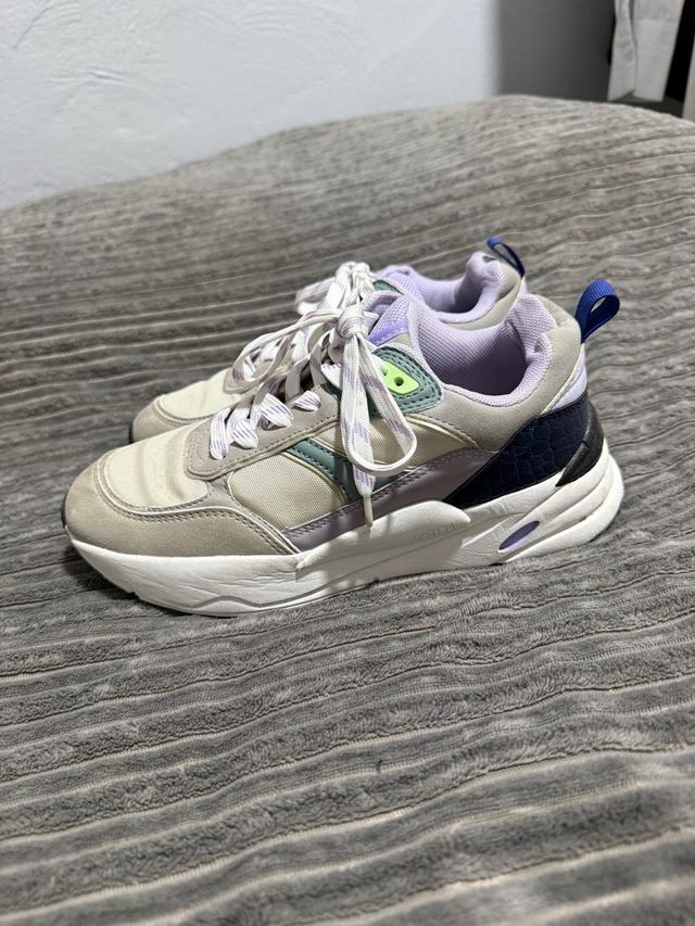 Zapatillas Beige y Morado