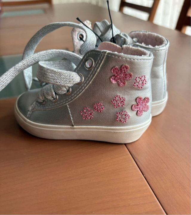 Botines Sfera Niña Flores Rosa y Plata