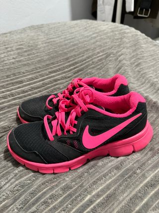 Zapatillas Nike Negras y Rosas
