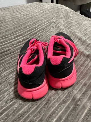 Zapatillas Nike Negras y Rosas