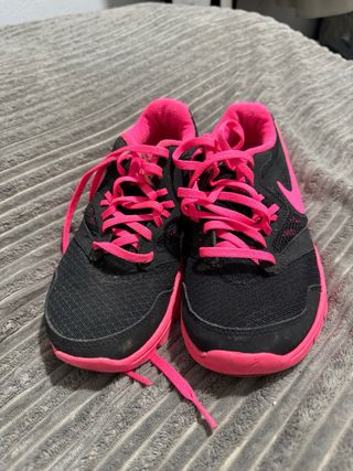 Zapatillas Nike Negras y Rosas