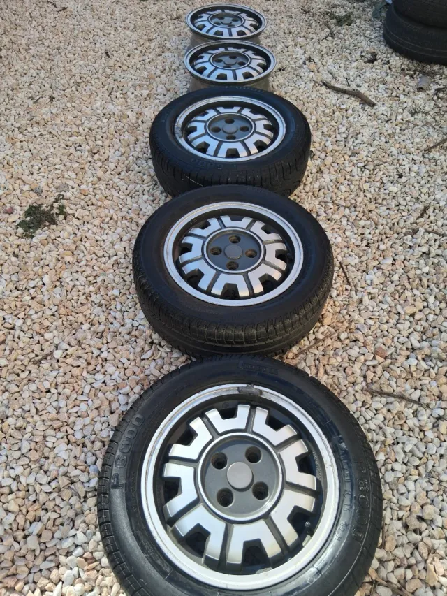 "5" LLANTAS RENAULT 11 TURBO FASE 1 CON NEUMÁTICOS