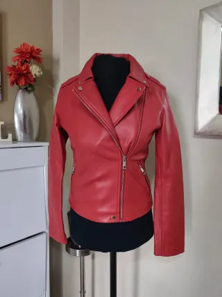 Chaqueta de cuero roja