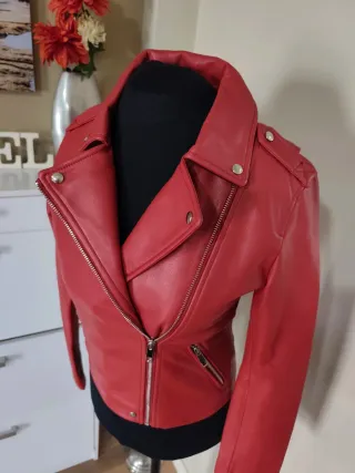 Chaqueta de cuero roja