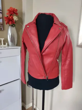 Chaqueta de cuero roja